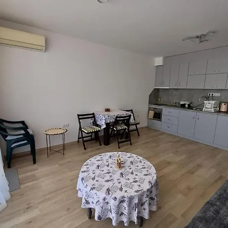 Sunny Holidays Apartment