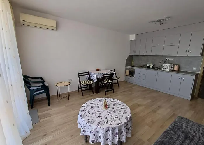 Sunny Holidays Апартаменты